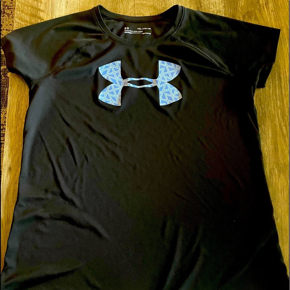 UNDER ARMOUR youth shirt YXL. BLACK HEATGEAR.